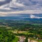 Bukit Kelam menjulang gagah di Sintang, Kalimantan Barat, merupakan monolit terbesar di Indonesia yang menyimpan keindahan alam dan legenda kuno tentang batu raksasa yang pernah terbang. Formasi batuan unik ini menjadi daya tarik wisata sekaligus situs sakral bagi masyarakat setempat.
