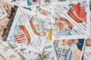 Ilustrasi kapal dagang kuno yang melintasi perairan Nusantara, menggambarkan aktivitas maritim yang menjadi tulang punggung kejayaan kerajaan-kerajaan seperti Kadriyah pada masa lampau. Gambar ini mengajak kita membayangkan betapa ramainya jalur perdagangan di kepulauan kita ratusan tahun silam.