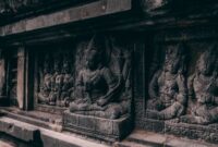 Sebuah ukiran batu kuno yang ditemukan di sekitar wilayah Batu, Jawa Timur, seringkali menjadi inspirasi atau latar belakang bagi cerita-cerita rakyat setempat yang kaya akan sejarah dan mitologi. Relik semacam ini mengingatkan kita akan jejak peradaban lampau yang turut membentuk narasi budaya di kota berjuluk 