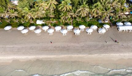 Memeluk Keheningan: Mengungkap Magis Pantai Pasir di Indonesia