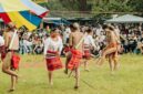 Para penari Dayak menampilkan keindahan gerak dan busana adat yang memukau dalam perayaan Gawai, menunjukkan kekayaan budaya Kalimantan. Setiap tarian sarat makna, menceritakan kisah dan ungkapan syukur masyarakat Dayak.