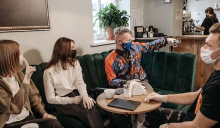 Ngopi Bukan Sekadar Minum Kopi: Menyelami Budaya dan Gaya Hidup Generasi Kini