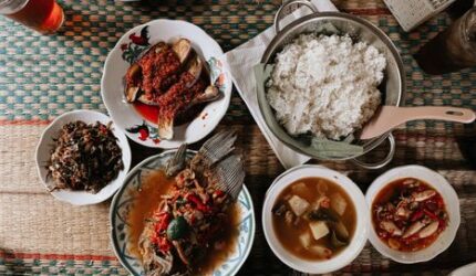 Bubur Pedas: Sensasi Kuliner Berani dari Rimba hingga Meja Makan