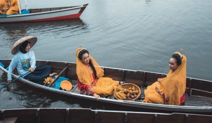 Mengarungi Jantung Borneo: Kisah Abadi Sungai Kapuas, Urat Nadi Kehidupan